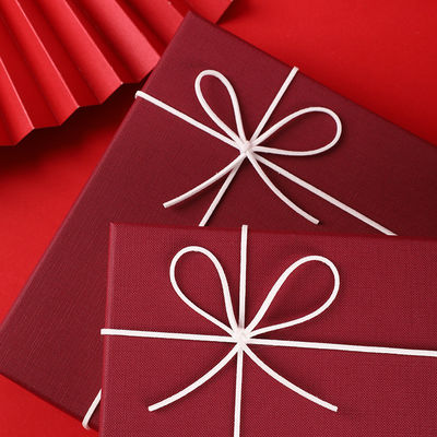 Op maat gemaakte bestelling geaccepteerd luxe deksel en basis doos voor T-shirt kleding cadeau verpakking