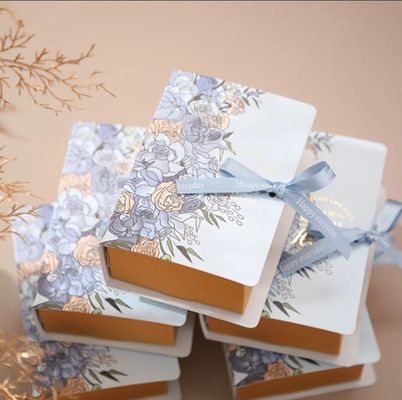 Gepersonaliseerde mooie cadeau handwerk trouwdozen zoals chocolade dozen en vierkante rozen