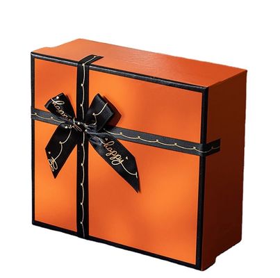 Custom gift verpakkingsdoos met gouden logo voor T-shirt kleding en sjaal