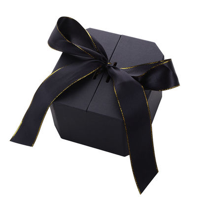 Custom boutique luxe Matt juwelen cadeaubon met magnetische sluiting en zwart lint