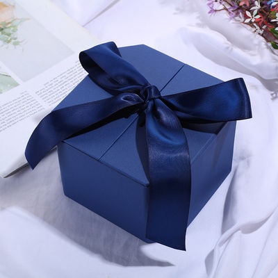 Custom boutique luxe Matt juwelen cadeaubon met magnetische sluiting en zwart lint