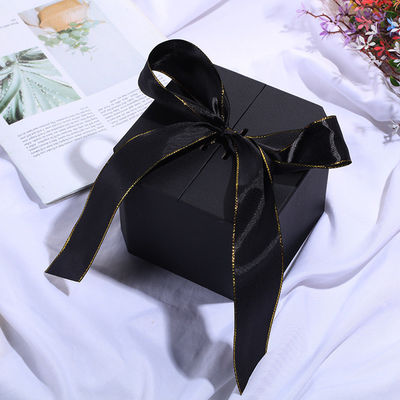 Custom boutique luxe Matt juwelen cadeaubon met magnetische sluiting en zwart lint