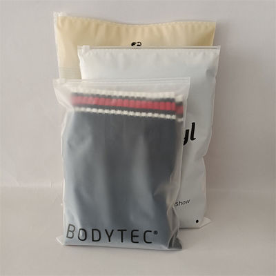 Aanpassen van elke kleur Vochtbestendige polyzakken voor schoenen en kleding Frosted Zipper Bag