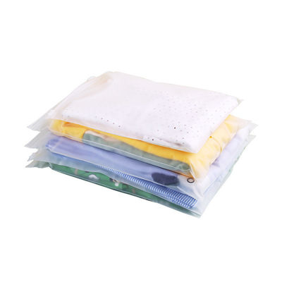 Eco-vriendelijk drukwerk Plastic Zip Lock Packaging Bags voor kleding 0.08mm Custom Dusty