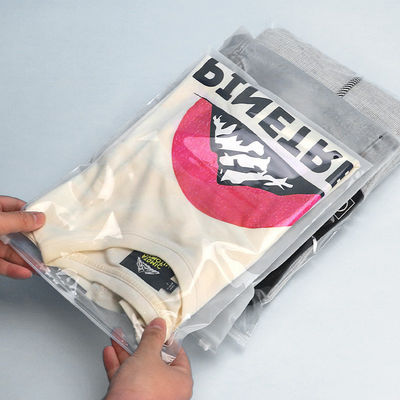 Eco-vriendelijk drukwerk Plastic Zip Lock Packaging Bags voor kleding 0.08mm Custom Dusty